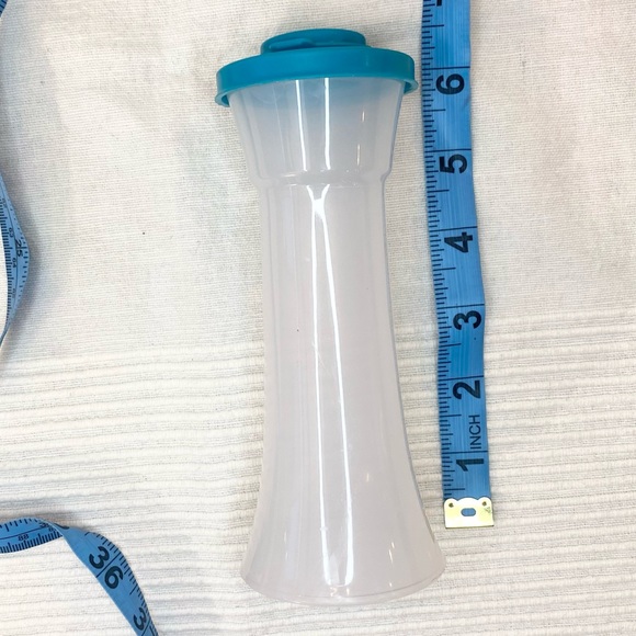 Tupperware Large Salt Shaker NWOT - Picture 7 of 9
